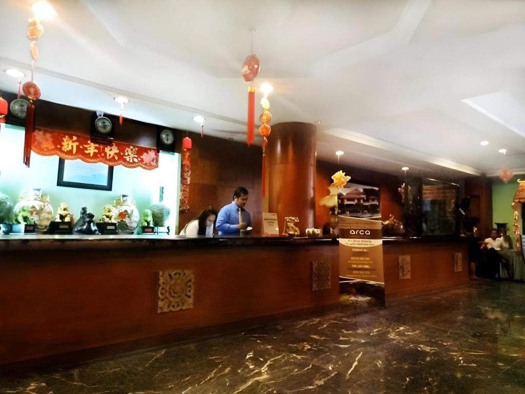 New Grand Park Hotel Surabaya Exterior foto
